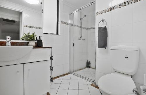 Ultimo Apartment | Ultimo NSW - 2 Bedroom Apartment with Balcony