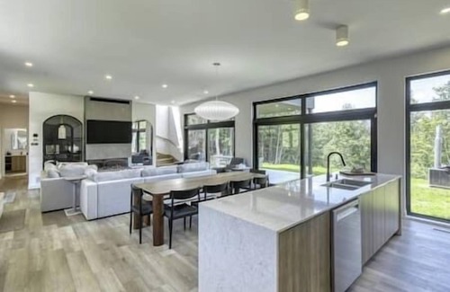 La Conception House | Ultra Luxurious & Modern Oasis: Private Spa/Sauna
