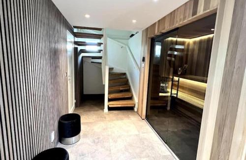 Molndal Apartment | Ultra lyx lägenhet/Nedrevåning