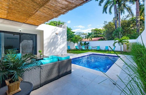Potrero House | Ultramodern Townhome with an Inviting Coastal Design and Lush Outdoor Oasis with a Private Pool