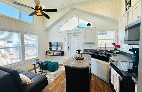 Fredericksburg Cottage | UMA RETREAT - 019