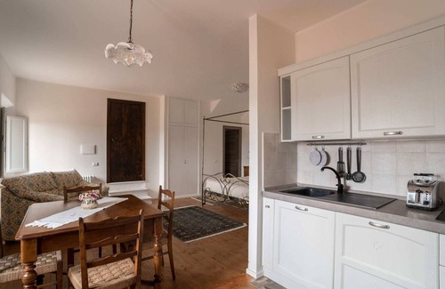 Collepepe Apartment | Umbrian Charm with Pool Alfresco Delight