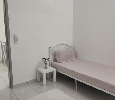 Ijok House | Umi Homestay, Laman Haris