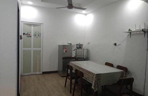 Taman Johor Jaya House | Umieta Homestay