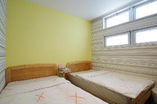 Miyakojima House | UmiOto ウミオト 夫婦 カップル 女性一人旅に大人気のナイトプール付き ゲストハウス 宮古島