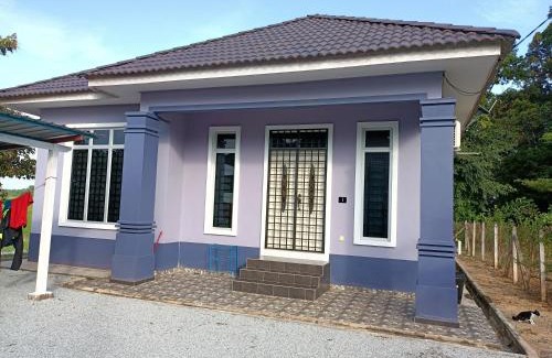 Kampung Lampu House | Ummi's Homestay Kuala Besut