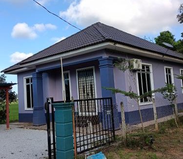 Kampung Lampu House | Ummi's Homestay Kuala Besut