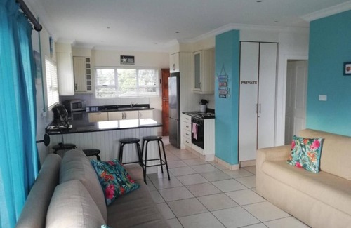 Melville House | Umtentweni 23 on Sea