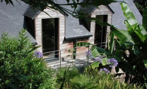 Locquenole House | Un Jardin en Pente Douce