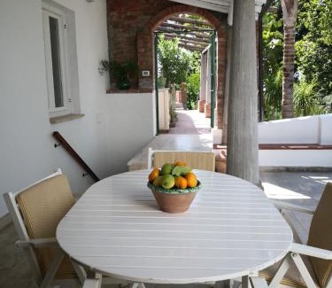 Naso Apartment | Un'oasi tra i limoni