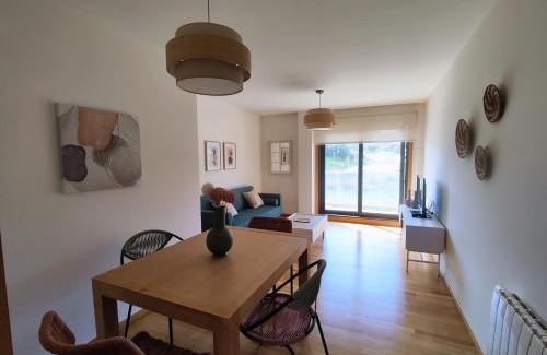 Dean Pequeno Apartment | Un rincón con vistas a la Ría, playa y parking.