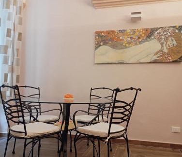 Sanremo Centre Apartment | Una volta a vela