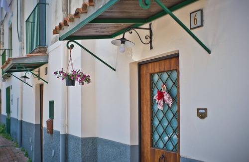 Dragonea Apartment | una volta ancient home