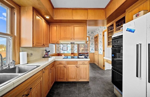 Des Moines House | Unbeatable Location | Families & Groups | Parking Included