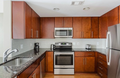 Mount Vernon Triangle Apartment | Unbelievable Mt Vernon 1BR w/Gym & Pool, nr Arena & Food, by Blueground