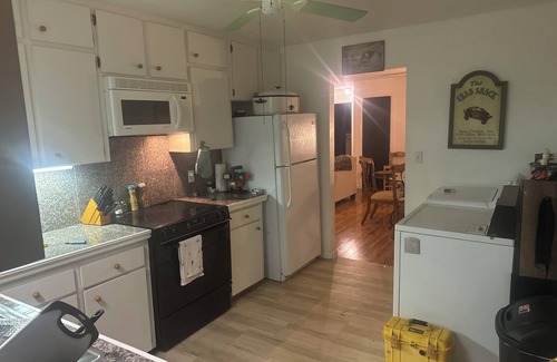 Cedar Key House | Unbelievable value for, friends, families, hunters, and fisherman. Beds for nine