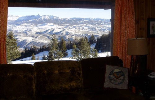 Dubois Cabin | Unbelievable views, space, and serenity at this comfy classic cabin.