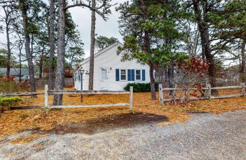 Dennis Port House | Uncle Rolfs Cozy Cottage