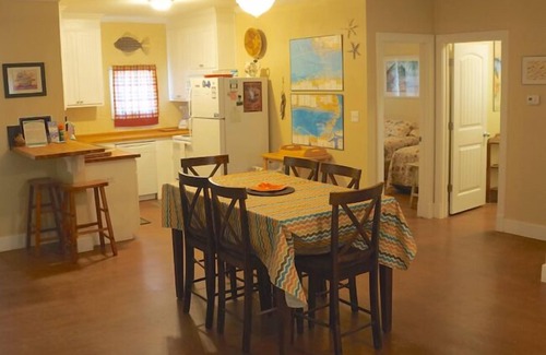 Port O Connor House | UNCLE WOODY'S #2 in POC-Pets ok but add Fees