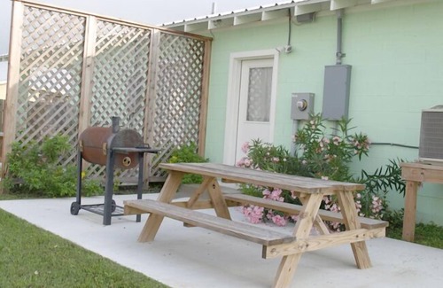 Port O Connor House | UNCLE WOODY'S #3 in POC-Pets ok but add Fees