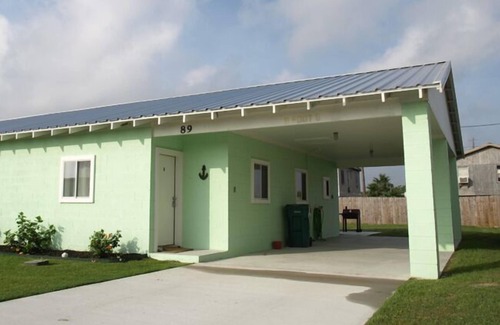 Port O Connor House | UNCLE WOODY'S #4 in POC-Pets ok but add Fees