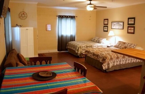 Port O Connor House | UNCLE WOODY'S #4 in POC-Pets ok but add Fees