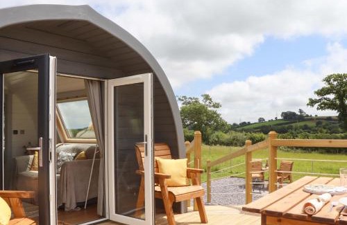 Totnes House | Under Oak Pod