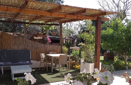 Aseret House | Under the fig tree- A beautiful separate unit with a private pool in Aseret.