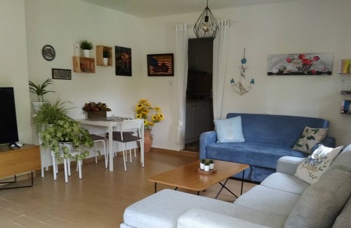 Aseret House | Under the fig tree- A beautiful separate unit with a private pool in Aseret.