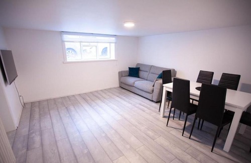 Vesturbær Apartment | Underground Apartment