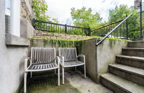 Shaughnessy Village Apartment | une retraite de qualité au niveau du jardin en centre-ville
