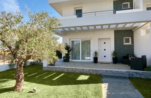 Capoterra Villa | Unforgettable sunrise and sunset in Villa OVERVIEW with garden