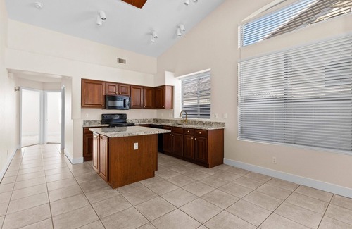 Entrada House | Unfurnished home in family-friendly North Phoenix!nn3 Bed + Den, 2 Bath