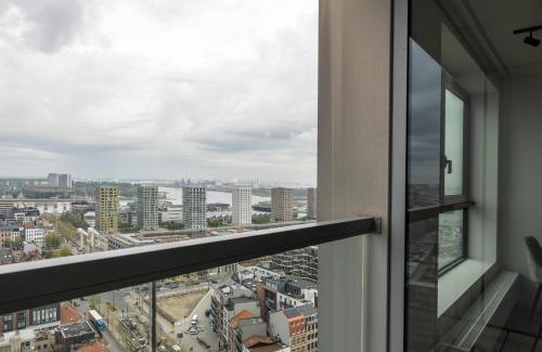 De Kaaien Apartment | UNIEK appartement - mooiste en hoogste uitzicht op Antwerpen! - incl gratis parking