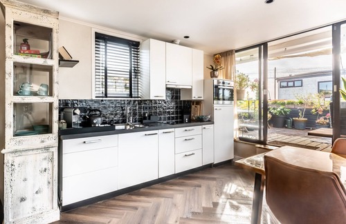Municipality of Aalsmeer Boat Rental | Unieke en Moderne Water Villa in de Buurt van Schiphol en Amsterdam