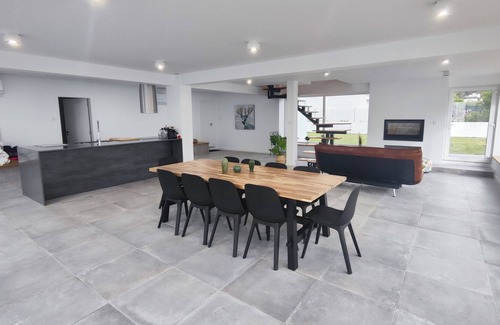 Corroios Villa | UNIK Villa South Lisbon - Pool and Beach
