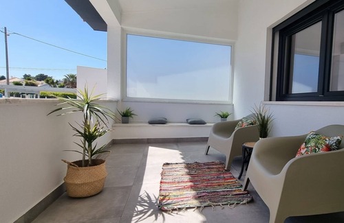 Corroios Villa | UNIK Villa South Lisbon - Pool and Beach