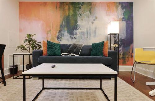 Stanton Park Apartment | Union Hub - Steps 2 Station Mall with PARKING