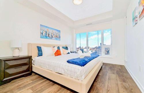 Kitchener House | Union Towers Condo with City Views and Patio