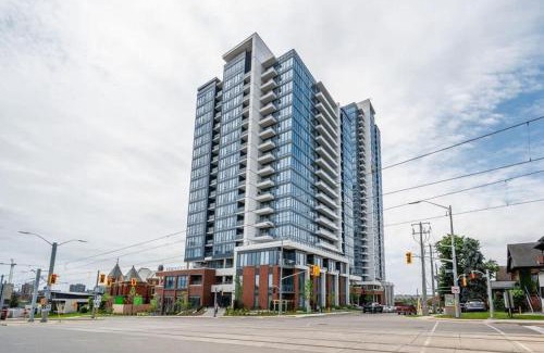 Kitchener House | Union Towers Condo with City Views and Patio