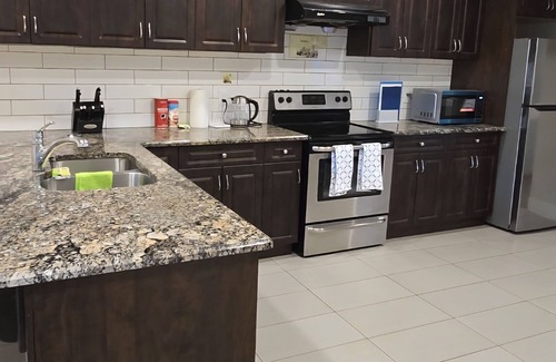 Lyalta House | Unique 1-bedroom shared house with WiFi and AC in Delacour