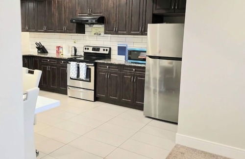 Lyalta House | Unique 1-bedroom shared house with WiFi and AC in Delacour