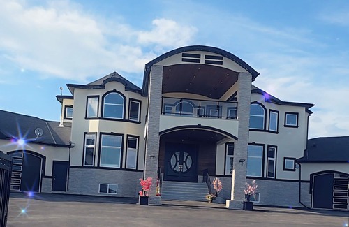 Lyalta House | Unique 1-bedroom shared house with WiFi and AC in Delacour