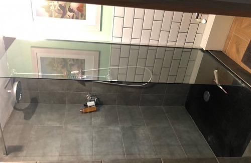 Surbiton Hill House | Unique 1BD Flat Surbiton Fast Links to London City