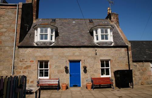 Central Aberdeen House | Unique 2 Bedroom Cottage in Fittie (Footdee)