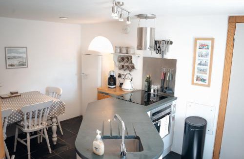 Central Aberdeen House | Unique 2 Bedroom Cottage in Fittie (Footdee)