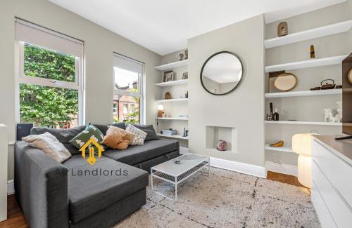 High Street Apartment | Unique 2 bedroom Flat in Heart of Walthamstow