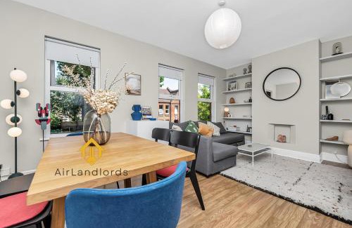 High Street Apartment | Unique 2 bedroom Flat in Heart of Walthamstow