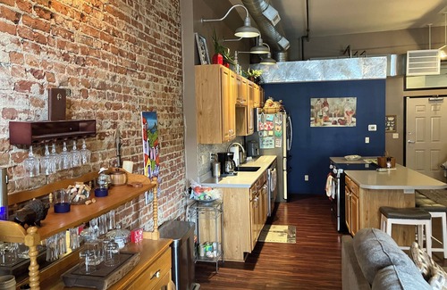 Downtown Des Moines Apartment | Unique 2 Bedroom loft located downtown in the Heart of Des Moines' East Village