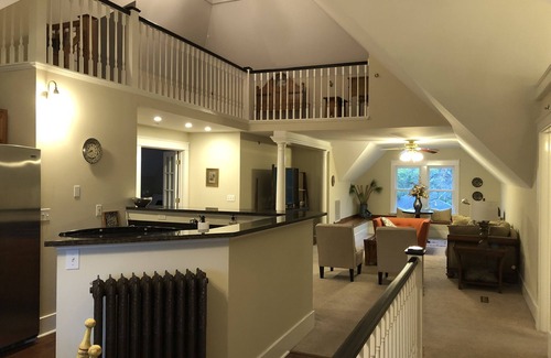 Columbia Apartment | Unique 2-BR Apartment with updated finishes & close proximity to Campus/Downtown